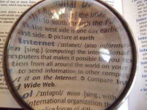 800px-Dictionary_through_lens