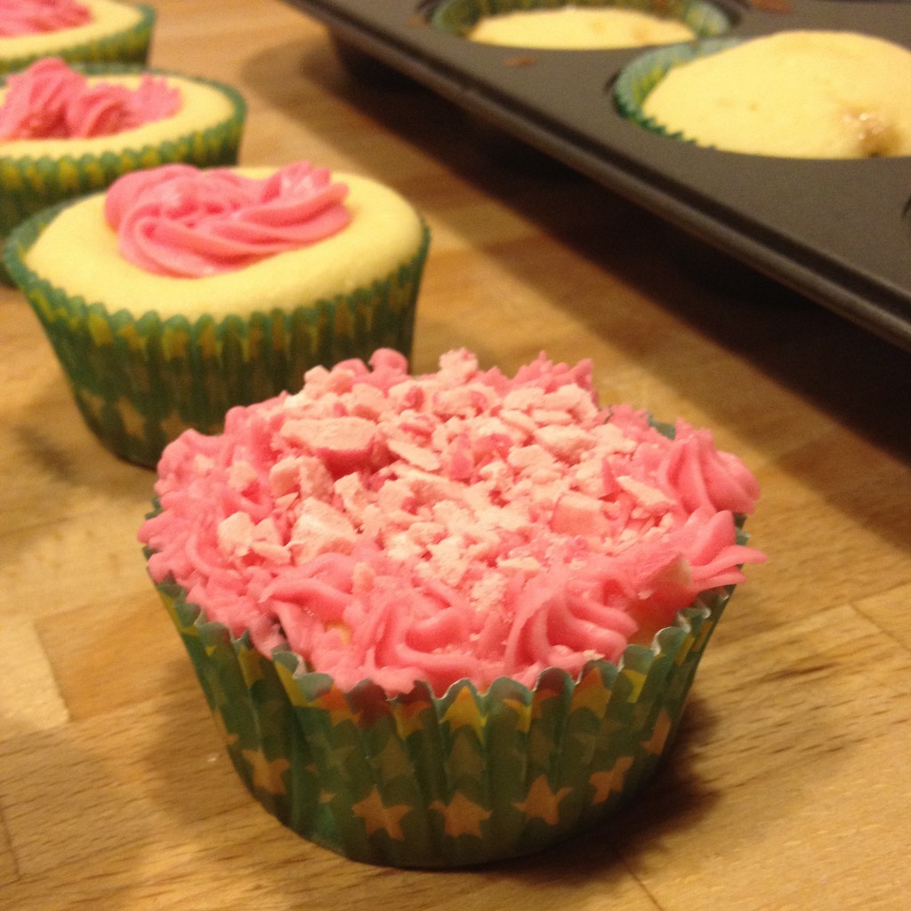 Picture of a row of cupcakes